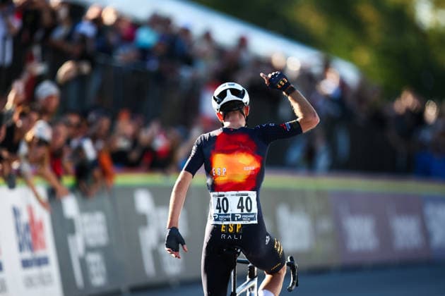 2026 UCI Road World Championships Picture by Vaughn Ridley SWpix.com - 24 09 2026 - Cycling - 2026 UCI Road World Championships - MontrÃ al, Canada - Men Junior Road Race - Benjamin Noval (Spain) wins to become World Champion Copyright: x xSWpix.comx(t axPhotographyxHubxLtd)xVaughnxRidley SWpix.comx SWP-3521-2915