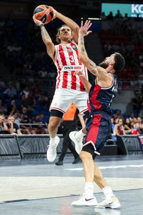 September 24, 2026, Vitoria-Gasteiz, Alava, Spain: Tyson Ward of Olympiacos Piraeus and Eugene Omoruyi of Kosner Baskonia Vitoria-Gasteiz in action during the Turkish Airlines EuroLeague Regular Season Round 01 match between Baskonia Vitoria Gasteiz and Olympiacos Piraeus at Fernando Buesa Arena on September 24, 2026 in Vitoria-Gasteiz, Spain. Baskonia Vitoria Gasteiz V Olympiacos Piraeus - Turkish Airlines EuroLeague  - ZUMAa181 20260924_zaa_a181_145 Copyright: xIrinaxR.xHx