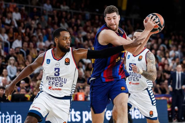 September 24, 2026, Barcelona, Barcelona, Spain: Joel Parra of FC Barcelona, Barca and Jordan Loyd of Anadolu Efes in action during the EuroLeague Regular Season Round 1 match played between FC Barcelona and Anadolu Efes at Palau Blaugrana on September 24, 2026 in Barcelona, Spain. Barcelona Spain - ZUMAa181 20260924_zaa_a181_160 Copyright: xJavierxBorregox