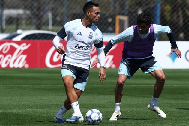 Argentine forward Lautaro Martínez controls the ball during a training session at the AFA (Argentine Football Association) training center in Ezeiza, Buenos Aires Province, on September 24, 2026, ahead of the upcoming friendly soccer matches against Bolivia, Burkina Faso, and Benin. EZEIZA, ARGENTINA Copyright: xAlejandroxPAGNIx