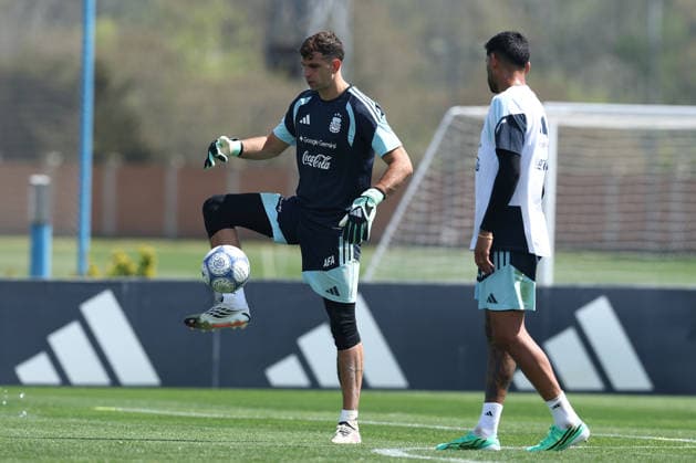 Argentine goalkeeper Emiliano Martínez controls the ball next to his teammate, defender Cristian Romero, during a training session at the AFA (Argentine Football Association) training center in Ezeiza, Buenos Aires Province, on September 24, 2026, ahead of the upcoming friendly soccer matches against Bolivia, Burkina Faso, and Benin. EZEIZA, ARGENTINA Copyright: xAlejandroxPAGNIx