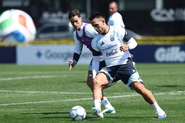 Argentine forward Lautaro Martinez controls the ball with his chest, getting past his teammate, defender Valentin Gomez, during a training session at the AFA (Argentine Football Association) training center in Ezeiza, Buenos Aires Province, on September 24, 2026, ahead of the upcoming friendly soccer matches against Bolivia, Burkina Faso, and Benin. EZEIZA, ARGENTINA Copyright: xAlejandroxPAGNIx