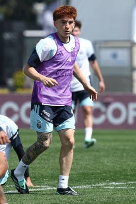Argentine midfielder Valentin Barco watches during a training session at the AFA (Argentine Football Association) training center in Ezeiza, Buenos Aires Province, on September 24, 2026, ahead of the upcoming friendly soccer matches against Bolivia, Burkina Faso, and Benin. EZEIZA, ARGENTINA Copyright: xAlejandroxPAGNIx