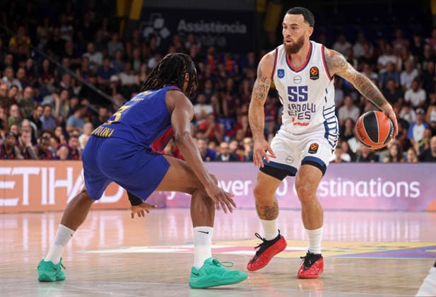 FC Barcelona, Barca v Anadolu Efes Istanbul - Euroleague 2026 2027 Mike James and Stanley Umude play during the match between FC Barcelona and Anadolu Efes Istanbul, corresponding to the round 1 of the Euroleague 2026-27, played at the Palau Blaugrana, in Barcelona, on September 24, 2026. Barcelona Barcelona Spain  Copyright: xUrbanandsportx originalFilename:valls-fcbarcel260924_npeo3.jpg