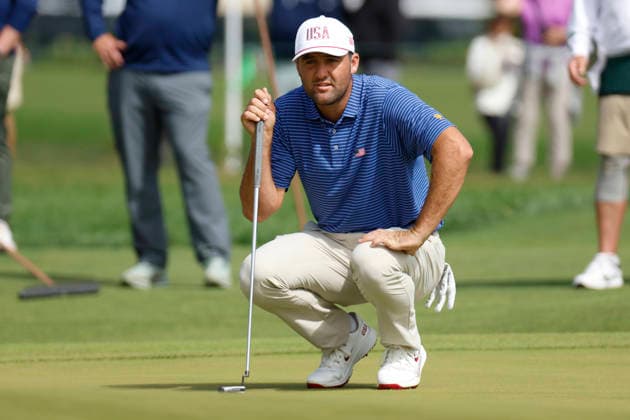 MEDINAH, IL - SEPTEMBER 24: Scottie Scheffler of the United States squats to read a putt on the No. 5 green during the opening four ball session of the Presidents Cup, September 24, 2026, at Medinah Country Club in Medinah, Illinois. (Photo by Matthew Maxey Icon Sportswire) GOLF: SEP 24 Presidents Cup EDITORIAL USE ONLY Icon260924011