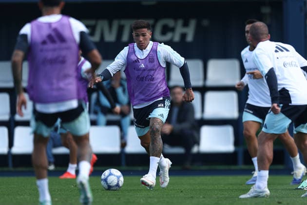 Argentine midfielder Enzo Fernández C during a training session at the AFA (Argentine Football Association) training center in Ezeiza, Buenos Aires Province, on September 24, 2026, ahead of the upcoming friendly soccer matches against Bolivia, Burkina Faso, and Benin. EZEIZA, ARGENTINA Copyright: xAlejandroxPAGNIx