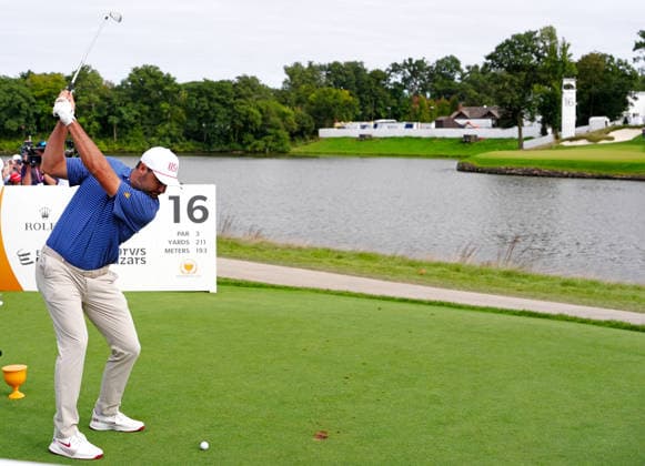 MEDINAH, IL - SEPTEMBER 24: Team USA golfer Scottie Scheffler plays his tee shot on the 16th hole during the first round of the 2026 Presidents Cup on September 24, 2026, at Medinah Country Club in Medinah, Illinois. (Photo by Brian Spurlock Icon Sportswire) GOLF: SEP 24 Presidents Cup EDITORIAL USE ONLY Icon26092457