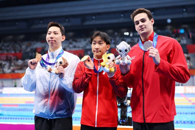 (L to R) CHO Sung Jae (KOR), Shin Ohashi (JPN), PETRASHOV Denis (KGZ), SEPTEMBER 24, 2026 - Swimming : Men s 200m Breaststroke Medal Ceremony at Tokyo Aquatics Centre during the Asian Games Aichi-Nagoya 2026 in Tokyo, Japan. Noxthirdxpartyxsales  aflo_350540114 NaokixMoritax