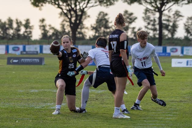 25 german player runs with the ball and is tackled by great britain player, U15 Mixed Germany vs Great Britain IFAF European Youth Championships 2026, 24.09.2026 Lido Delle Nazioni Lido Delle Nazioni Italia Copyright: xPFA BjörnxKeckerx