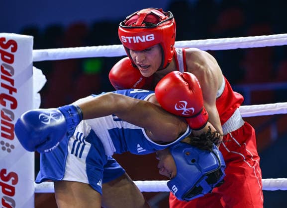2026 European Boxing Elite Championship Sofia SOFIA, BULGARIA - SEPTEMBER 24: Gizem Ozer (Red) of Turkey and Sthelyne Grosy (Blue) of France during their Elite Women s 60kg Semifinal match at the 2026 European Boxing Elite Championships at the Asics Arena Sports Hall in Sofia, Bulgaria, on September 24, 2026. Sofia Bulgaria  Copyright: xArturxWidakx originalFilename:widak-2026euro260924_npRX9.jpg
