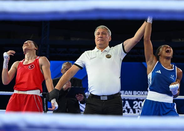 2026 European Boxing Elite Championship Sofia SOFIA, BULGARIA - SEPTEMBER 24: Referee declares Sthelyne Grosy (Blue) of France the winner by decision over Gizem Ozer (Red) of Turkey following their Elite Women s 60kg Semifinal match at the 2026 European Boxing Elite Championships at the Asics Arena Sports Hall in Sofia, Bulgaria, on September 24, 2026. Sofia Bulgaria  Copyright: xArturxWidakx originalFilename:widak-2026euro260924_npXDX.jpg