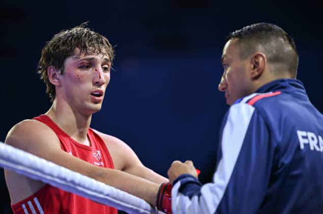 2026 European Boxing Elite Championship Sofia SOFIA, BULGARIA - SEPTEMBER 24: Hugo Grau (Red) of France is inspected by his corner team after an old facial injury reopened, leading to a medical stoppage during the Elite Men s 65kg Final match at the 2026 European Boxing Elite Championships at the Asics Arena Sports Hall in Sofia, Bulgaria, on September 24, 2026. Sofia Bulgaria  Copyright: xArturxWidakx originalFilename:widak-2026euro260924_npb9N.jpg