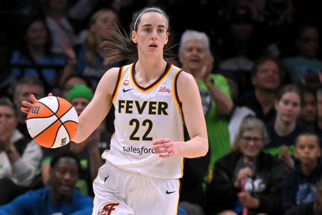 MINNEAPOLIS, MN - SEPTEMBER 24: Indiana Fever guard Caitlin Clark (22) brings the ball up court during the first half of a WNBA, Basketball Damen, USA game between the Minnesota Lynx and Indiana Fever on September 24, 2026, at Target Center in Minneapolis MN. (Photo by Nick Wosika Icon Sportswire) WNBA: SEP 24 Indiana Fever at Minnesota Lynx EDITORIAL USE ONLY Icon2026092407