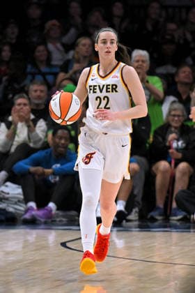 MINNEAPOLIS, MN - SEPTEMBER 24: Indiana Fever guard Caitlin Clark (22) brings the ball up court during the first half of a WNBA, Basketball Damen, USA game between the Minnesota Lynx and Indiana Fever on September 24, 2026, at Target Center in Minneapolis MN. (Photo by Nick Wosika Icon Sportswire) WNBA: SEP 24 Indiana Fever at Minnesota Lynx EDITORIAL USE ONLY Icon2026092408