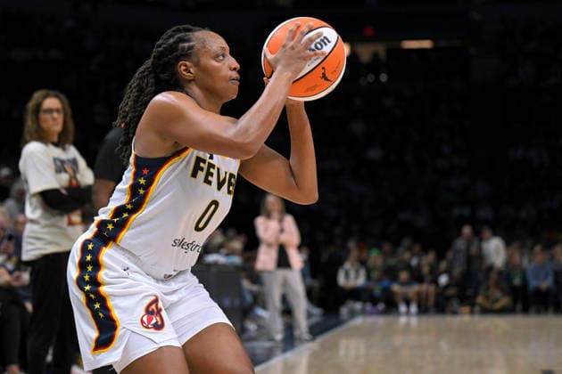 MINNEAPOLIS, MN - SEPTEMBER 24: Indiana Fever guard Kelsey Mitchell (0) shoots a three-pointer during the first half of a WNBA, Basketball Damen, USA game between the Minnesota Lynx and Indiana Fever on September 24, 2026, at Target Center in Minneapolis MN. (Photo by Nick Wosika Icon Sportswire) WNBA: SEP 24 Indiana Fever at Minnesota Lynx EDITORIAL USE ONLY Icon2026092410