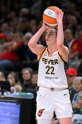 MINNEAPOLIS, MN - SEPTEMBER 24: Indiana Fever guard Caitlin Clark (22) attempts a three-pointer during the second half of a WNBA, Basketball Damen, USA game between the Minnesota Lynx and Indiana Fever on September 24, 2026, at Target Center in Minneapolis MN. (Photo by Nick Wosika Icon Sportswire) WNBA: SEP 24 Indiana Fever at Minnesota Lynx EDITORIAL USE ONLY Icon2026092411