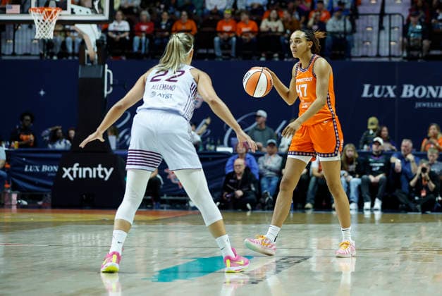 UNCASVILLE, CT - SEPTEMBER 24: Leila Lacan 47 of the Connecticut Sun defended by Julie Allemand 22 of the Toronto Tempo during the WNBA, Basketball Damen, USA game between Toronto Tempo and Connecticut Sun on September 24, 2026, at Mohegan Sun Arena in Uncasville, CT. (Photo by M. Anthony Nesmith Icon Sportswire) WNBA: SEP 24 Toronto Tempo at Connecticut Sun EDITORIAL USE ONLY Icon26092410
