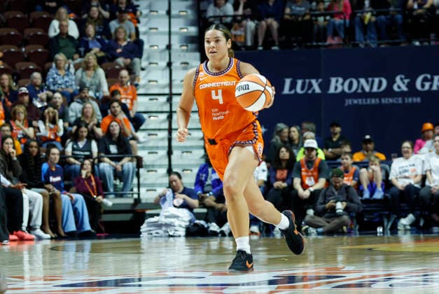 UNCASVILLE, CT - SEPTEMBER 24: Charlisse Leger-Walker 4 of the Connecticut Sun fast breaks during the WNBA, Basketball Damen, USA game between Toronto Tempo and Connecticut Sun on September 24, 2026, at Mohegan Sun Arena in Uncasville, CT. (Photo by M. Anthony Nesmith Icon Sportswire) WNBA: SEP 24 Toronto Tempo at Connecticut Sun EDITORIAL USE ONLY Icon26092412