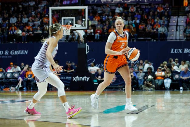 UNCASVILLE, CT - SEPTEMBER 24: Hailey van Lith 2 of the Connecticut Sun defended by Julie Allemand 22 of the Toronto Tempo during the WNBA, Basketball Damen, USA game between Toronto Tempo and Connecticut Sun on September 24, 2026, at Mohegan Sun Arena in Uncasville, CT. (Photo by M. Anthony Nesmith Icon Sportswire) WNBA: SEP 24 Toronto Tempo at Connecticut Sun EDITORIAL USE ONLY Icon26092413