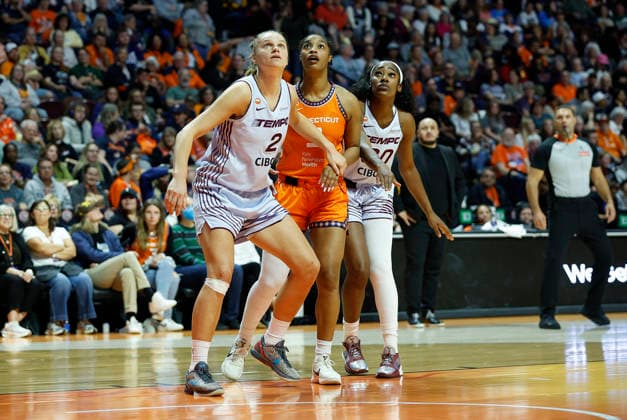 UNCASVILLE, CT - SEPTEMBER 24: Laura Juskaite 2 of the Toronto Tempo, Ashlon Jackson 3 of the Connecticut Sun and Zaay Green 00 of the Toronto Tempo in action during the WNBA, Basketball Damen, USA game between Toronto Tempo and Connecticut Sun on September 24, 2026, at Mohegan Sun Arena in Uncasville, CT. (Photo by M. Anthony Nesmith Icon Sportswire) WNBA: SEP 24 Toronto Tempo at Connecticut Sun EDITORIAL USE ONLY Icon26092418