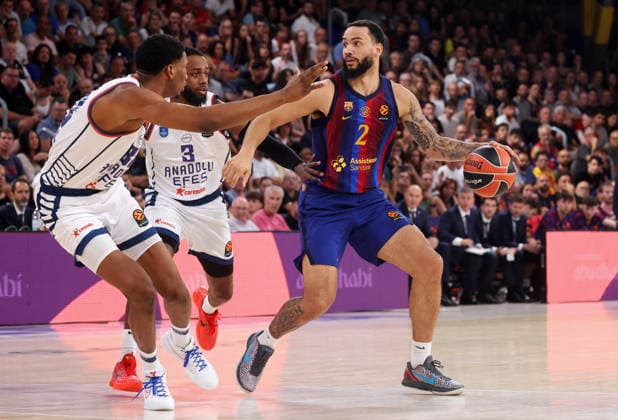 FC Barcelona, Barca v Anadolu Efes Istanbul - Euroleague 2026 2027 Jordan Loyd, Kai Jones and Tyrese Martin play during the match between FC Barcelona and Anadolu Efes Istanbul, corresponding to the round 1 of the Euroleague 2026-27, played at the Palau Blaugrana, in Barcelona, on September 24, 2026. Barcelona Barcelona Spain  Copyright: xUrbanandsportx originalFilename:valls-fcbarcel260924_np9NX.jpg
