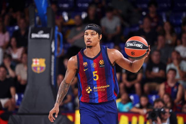 FC Barcelona, Barca v Anadolu Efes Istanbul - Euroleague 2026 2027 Justin Robinson plays during the match between FC Barcelona and Anadolu Efes Istanbul, corresponding to the round 1 of the Euroleague 2026-27, played at the Palau Blaugrana, in Barcelona, on September 24, 2026. Barcelona Barcelona Spain  Copyright: xUrbanandsportx originalFilename:valls-fcbarcel260924_npLBe.jpg