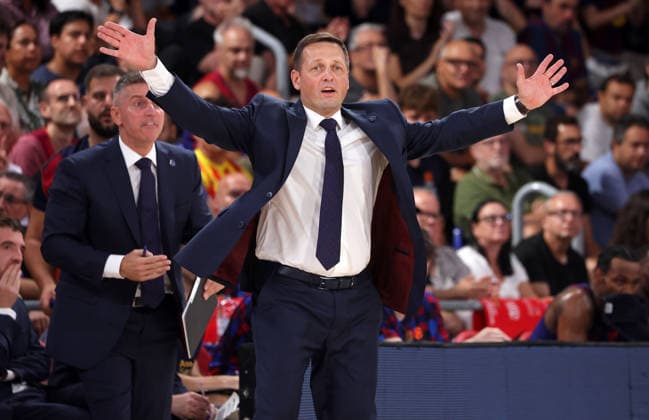 FC Barcelona, Barca v Anadolu Efes Istanbul - Euroleague 2026 2027 Aleksander Sekulic coaches during the match between FC Barcelona and Anadolu Efes Istanbul, corresponding to the round 1 of the Euroleague 2026-27 , played at the Palau Blaugrana, in Barcelona, on September 24, 2026. Barcelona Barcelona Spain  Copyright: xUrbanandsportx originalFilename:valls-fcbarcel260924_npM0m.jpg