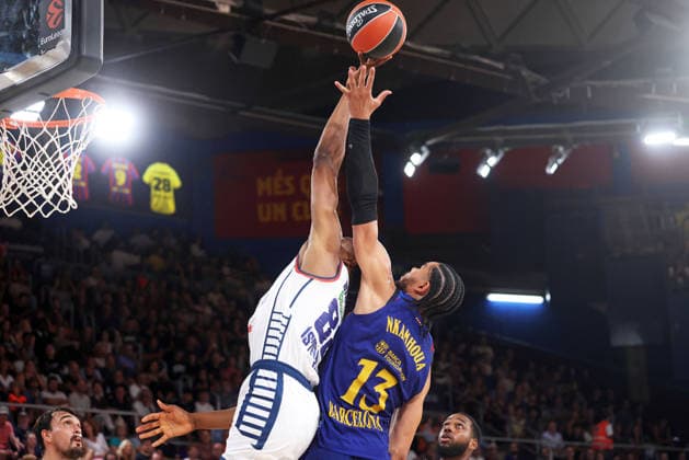 FC Barcelona, Barca v Anadolu Efes Istanbul - Euroleague 2026 2027 Kai Jones and Olivier Nkamhoua play during the match between FC Barcelona and Anadolu Efes Istanbul, corresponding to the round 1 of the Euroleague 2026-27, played at the Palau Blaugrana, in Barcelona, on September 24, 2026. Barcelona Barcelona Spain  Copyright: xUrbanandsportx originalFilename:valls-fcbarcel260924_npxvt.jpg
