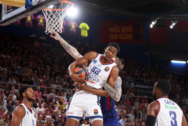 FC Barcelona, Barca v Anadolu Efes Istanbul - Euroleague 2026 2027 Kai Jones and Olek Balcerowski play during the match between FC Barcelona and Anadolu Efes Istanbul, corresponding to the round 1 of the Euroleague 2026-27, played at the Palau Blaugrana, in Barcelona, on September 24, 2026. Barcelona Barcelona Spain  Copyright: xUrbanandsportx originalFilename:valls-fcbarcel260924_npZVA.jpg