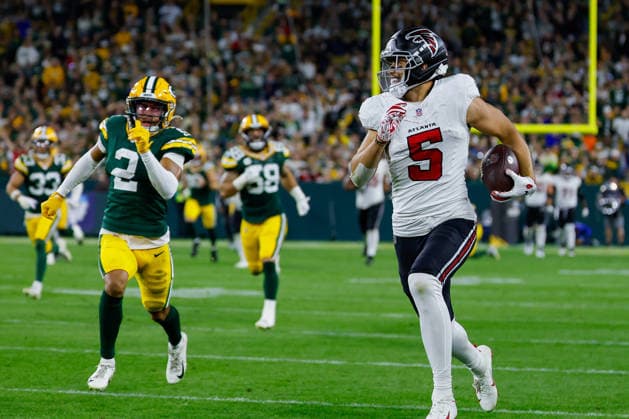 September 24, 2026: Atlanta Falcons wide receiver Drake London (5) runs after making a catch during the NFL, American Football Herren, USA football game between the Atlanta Flacons and the Green Bay Packers at Lambeau Field in Green Bay, Wisconsin. CSM Green Bay United States of America - ZUMAc04_ 20260924_zma_c04_008 Copyright: xDarrenxLeex
