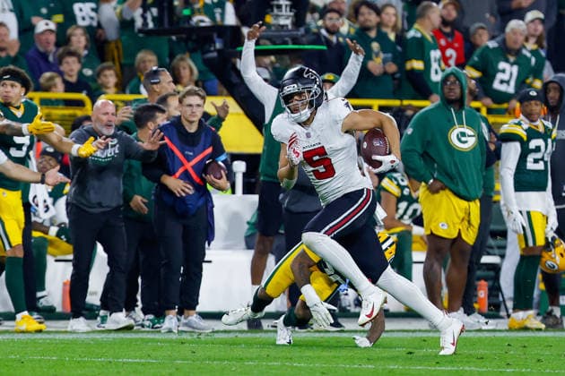 September 24, 2026: Atlanta Falcons wide receiver Drake London (5) runs after making a catch during the NFL, American Football Herren, USA football game between the Atlanta Flacons and the Green Bay Packers at Lambeau Field in Green Bay, Wisconsin. CSM Green Bay United States of America - ZUMAc04_ 20260924_zma_c04_019 Copyright: xDarrenxLeex