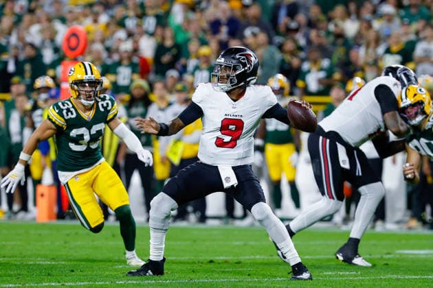 September 24, 2026: Atlanta Falcons quarterback Michael Penix Jr. (9) passing the ball during the NFL, American Football Herren, USA football game between the Atlanta Flacons and the Green Bay Packers at Lambeau Field in Green Bay, Wisconsin. CSM NFL 2026: Falcons Vs Packers SEP 24  - ZUMAc04_ 20260924_zma_c04_030 Copyright: xDarrenxLeex