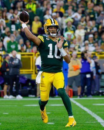 September 24, 2026: Green Bay Packers quarterback Jordan Love (10) passing the ball during the NFL, American Football Herren, USA football game between the Atlanta Flacons and the Green Bay Packers at Lambeau Field in Green Bay, Wisconsin. CSM NFL 2026: Falcons Vs Packers SEP 24  - ZUMAc04_ 20260924_zma_c04_038 Copyright: xDarrenxLeex