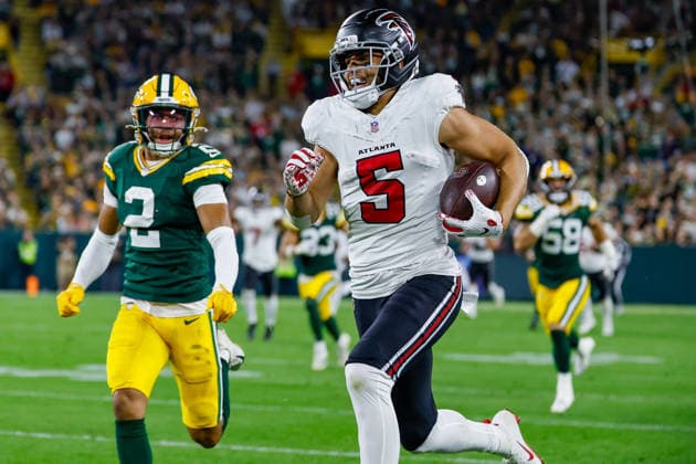 September 24, 2026: Atlanta Falcons wide receiver Drake London (5) runs after making a catch during the NFL, American Football Herren, USA football game between the Atlanta Flacons and the Green Bay Packers at Lambeau Field in Green Bay, Wisconsin. CSM NFL 2026: Falcons Vs Packers SEP 24  - ZUMAc04_ 20260924_zma_c04_046 Copyright: xDarrenxLeex