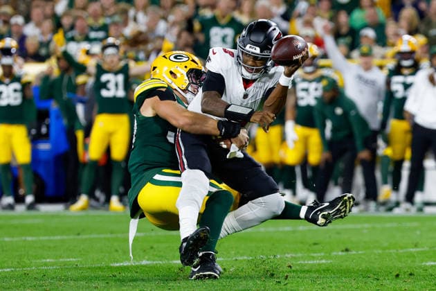 September 24, 2026: Green Bay Packers defensive end Lukas van Ness (90) sacks Atlanta Falcons quarterback Michael Penix Jr. (9) as he intentionally grounds the ball during the NFL, American Football Herren, USA football game between the Atlanta Flacons and the Green Bay Packers at Lambeau Field in Green Bay, Wisconsin. CSM NFL 2026: Falcons Vs Packers SEP 24  - ZUMAc04_ 20260924_zma_c04_049 Copyright: xDarrenxLeex