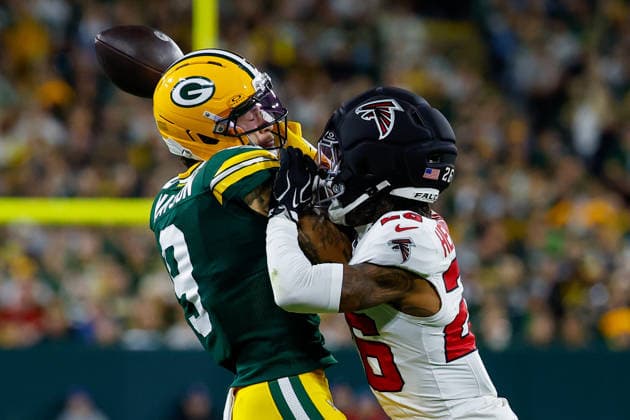 September 24, 2026: Atlanta Falcons cornerback C.J. Henderson (26) breaks up a pass against Green Bay Packers wide receiver Christian Watson (9) during the NFL, American Football Herren, USA football game between the Atlanta Flacons and the Green Bay Packers at Lambeau Field in Green Bay, Wisconsin. CSM Green Bay United States of America - ZUMAc04_ 20260924_zma_c04_040 Copyright: xDarrenxLeex