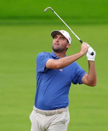 MEDINAH, IL - SEPTEMBER 24: Team USA golfer Scottie Scheffler plays his second shot on the 17th hole during the first round of the 2026 Presidents Cup on September 24, 2026, at Medinah Country Club in Medinah, Illinois. (Photo by Brian Spurlock Icon Sportswire) GOLF: SEP 24 Presidents Cup EDITORIAL USE ONLY Icon26092495