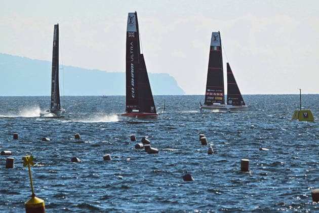 September 24, 2026, Napoli, Naples, Naples, Italy: A moment of the practicing race seen from the coastline..People enjoy the practicing race of the 38th edition of the second preliminary regatta of the Louis Vuitton 38th AmericaoÃ¢Ã¢ s Cup Preliminary Regatta in Naples from the coastline. Napoli, Naples Italy  - ZUMAf172 20260924_zip_f172_014 Copyright: xValeriaxFerrarox Practicing Race Of The Second Preliminary Regatta Of AmericaÃ¢â‚¬â ¢S Cup In Naples  - ZUMA0867 0867773898st Copyright: xIMAGO ValeriaxFerrarox