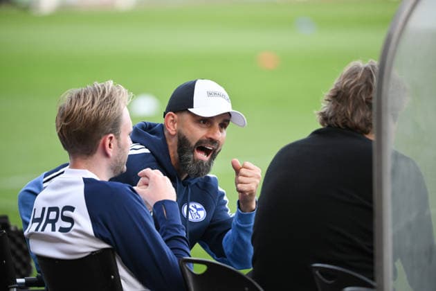 Coach Miron Muslic, FC Schalke 04; on the right, Youri Mulder, Director of Professional Soccer, FC Schalke 04, September 24, 2026, 2026–2027 soccer season, friendly match, Rot-Weiß Oberhausen vs. FC Schalke 04, 2–5, Oberhausen, Niederrheinstadion, North Rhine-Westphalia, Germany Team2