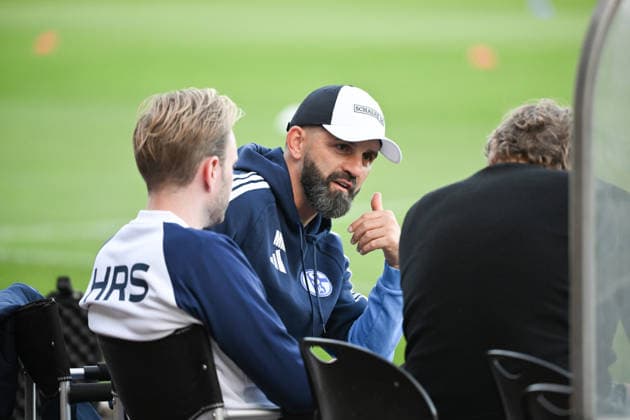 Coach Miron Muslic, FC Schalke 04; on the right, Youri Mulder, Director of Professional Soccer, FC Schalke 04, September 24, 2026, 2026–2027 soccer season, friendly match, Rot-Weiß Oberhausen vs. FC Schalke 04, 2–5, Oberhausen, Niederrheinstadion, North Rhine-Westphalia, Germany Team2