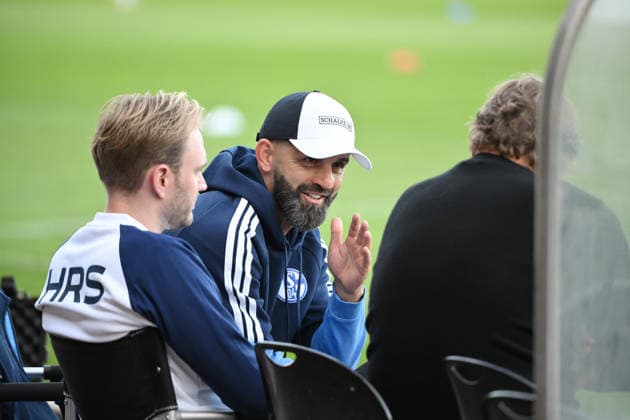 Coach Miron Muslic, FC Schalke 04; on the right, Youri Mulder, Director of Professional Soccer, FC Schalke 04, September 24, 2026, 2026–2027 soccer season, friendly match, Rot-Weiß Oberhausen vs. FC Schalke 04, 2–5, Oberhausen, Niederrheinstadion, North Rhine-Westphalia, Germany Team2