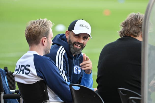 Coach Miron Muslic, FC Schalke 04; on the right, Youri Mulder, Director of Professional Soccer, FC Schalke 04, September 24, 2026, 2026–2027 soccer season, friendly match, Rot-Weiß Oberhausen vs. FC Schalke 04, 2–5, Oberhausen, Niederrheinstadion, North Rhine-Westphalia, Germany Team2