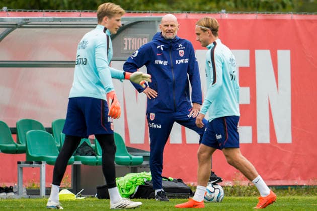 Training with the Norwegian Men s National Soccer Team, Oslo, Lillestrøm, September 25, 2026. Norway’s national team coach, Stale Solbakken, during a training session with Norway’s men’s national soccer team following the Nations League match against Denmark. Photo by Stian Lysberg Solum, NTB, Oslo, Lillestrøm. EDITORIAL USE ONLY. RESTRICTED USE FOR BETTING COMPANIES  Copyright: xStianxLysbergxSolumx xNTBx