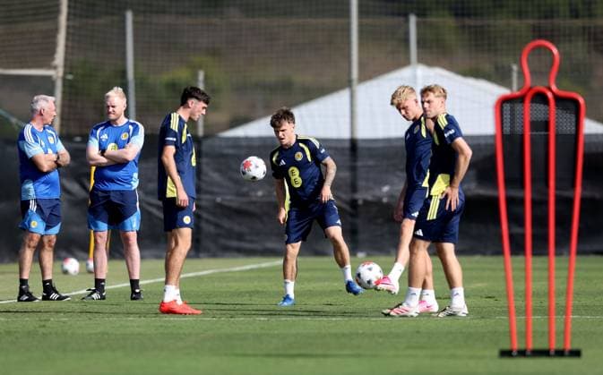 Ben Gannon-Doak of Scotland (R3), during a morning training session. Scotland Team Training, International Football, La Manga Club, Murcia, Spain - 25 Sep 2026 La Manga Club Murcia Spain  Copyright: xSergioxLopez Shutterstockx 17167501d