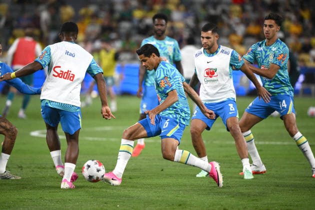 SOCCER AUSTRALIA BRAZIL, Douglas Santos of Brazil warms up before the Queensland Football Series International Friendly, Länderspiel, Nationalmannschaft match between the Socceroos and Brazil at Queensland Country Bank Stadium in Townsville, Friday, September 25, 2026. ( NO ARCHIVING, EDITORIAL USE ONLY TOWNSVILLE QUEENSLAND Australia  Copyright: xJONOxSEARLEx 20260925124738635890