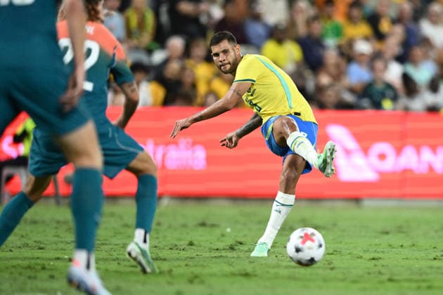 SOCCER AUSTRALIA BRAZIL, Bruno Guimaraes of Brazil passes the ball during the Queensland Football Series International Friendly, Länderspiel, Nationalmannschaft match between the Socceroos and Brazil at Queensland Country Bank Stadium in Townsville, Friday, September 25, 2026. ( NO ARCHIVING, EDITORIAL USE ONLY TOWNSVILLE QUEENSLAND Australia  Copyright: xMATTxTAYLORx 20260925113621613790