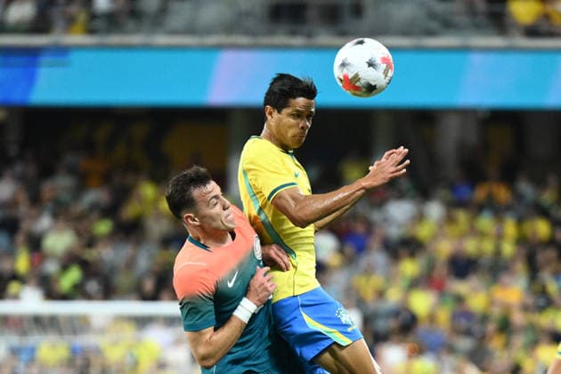 SOCCER AUSTRALIA BRAZIL, Douglas Santos of Brazil competes for the ball during the Queensland Football Series International Friendly, Länderspiel, Nationalmannschaft match between the Socceroos and Brazil at Queensland Country Bank Stadium in Townsville, Friday, September 25, 2026. ( NO ARCHIVING, EDITORIAL USE ONLY TOWNSVILLE QUEENSLAND Australia  Copyright: xMATTxTAYLORx 20260925139084214465