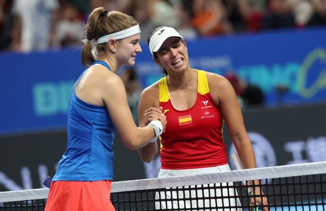 Czech Karolina Muchova and Czech Karolina Muchova shake hands after the tennis match between Jessica Bouzas Maneiro of Spain and Karolina Muchova of Czech Republic in the Semi Finals of the Billie King Cup tournament, on Friday 25 September 2026 in Shenzhen, China. VIRGINIExLEFOUR  x187783232x