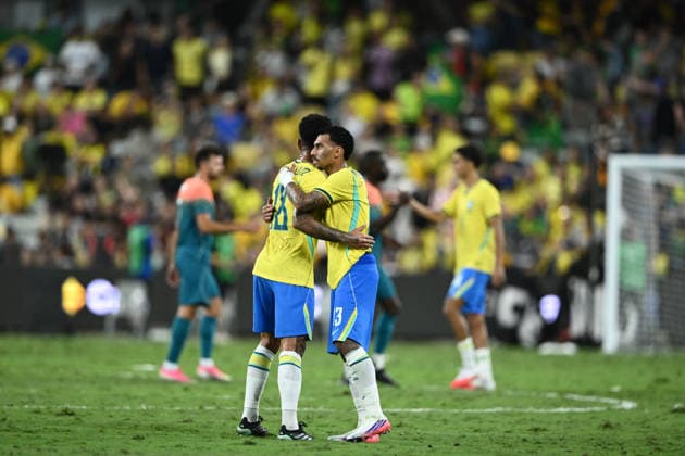 SOCCER AUSTRALIA BRAZIL, Douglas Luiz of Brazil and Matheuzinho of Brazil embrace following the Queensland Football Series International Friendly, Länderspiel, Nationalmannschaft match between the Socceroos and Brazil at Queensland Country Bank Stadium in Townsville, Friday, September 25, 2026. ( NO ARCHIVING, EDITORIAL USE ONLY TOWNSVILLE QUEENSLAND Australia  Copyright: xMATTxTAYLORx 20260925119348689567
