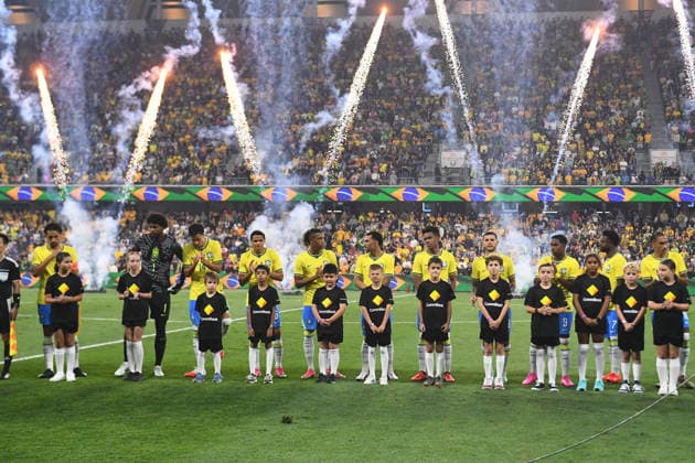 SOCCER AUSTRALIA BRAZIL, Brazil during the anthem during the Queensland Football Series International Friendly, Länderspiel, Nationalmannschaft match between the Socceroos and Brazil at Queensland Country Bank Stadium in Townsville, Friday, September 25, 2026. ( NO ARCHIVING, EDITORIAL USE ONLY TOWNSVILLE QUEENSLAND Australia  Copyright: xJONOxSEARLEx 20260926131550361928